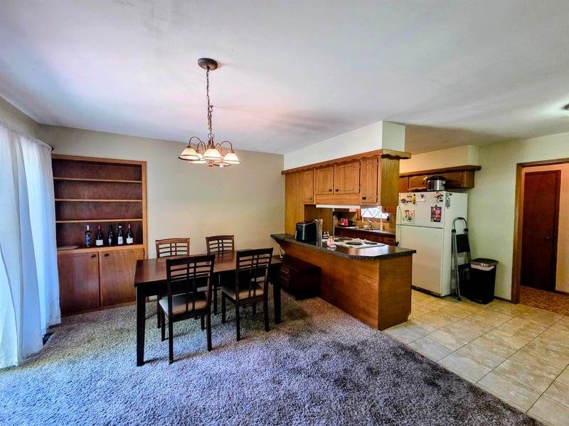 6114 Edinburg St, Bel Aire, KS 67220