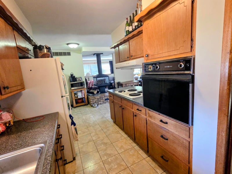 6114 Edinburg St, Bel Aire, KS 67220