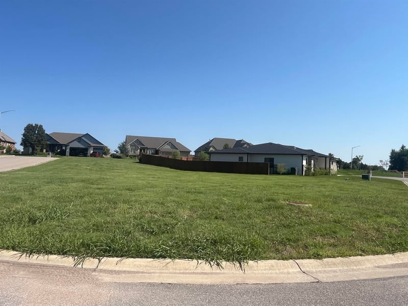 4674 Emerald Bay Ct, Wichita, KS 67205