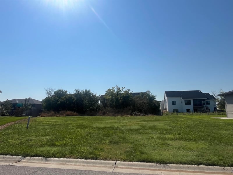 4662 Emerald Bay Ct, Wichita, KS 67205