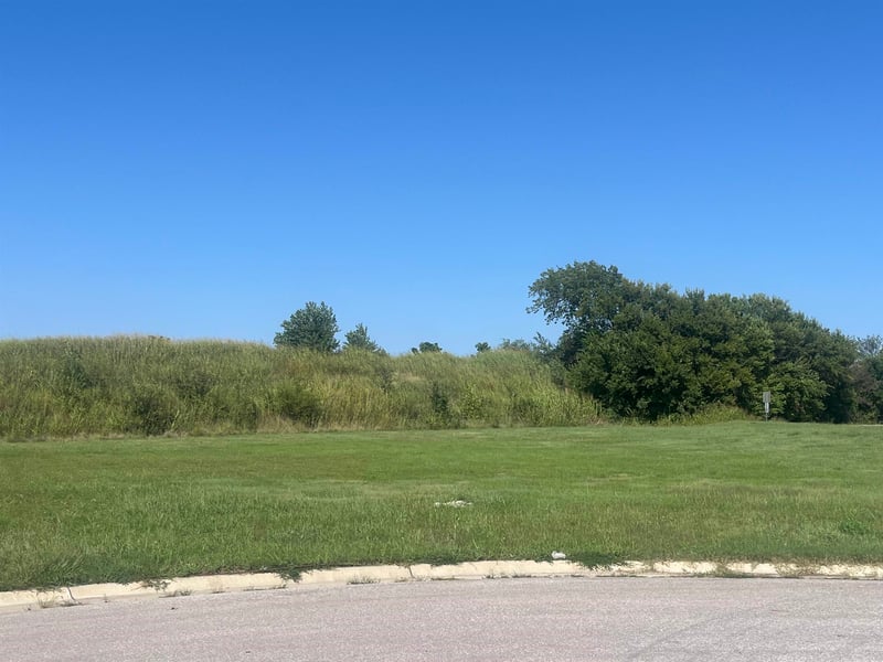 4642 Emerald Bay Ct, Wichita, KS 67205
