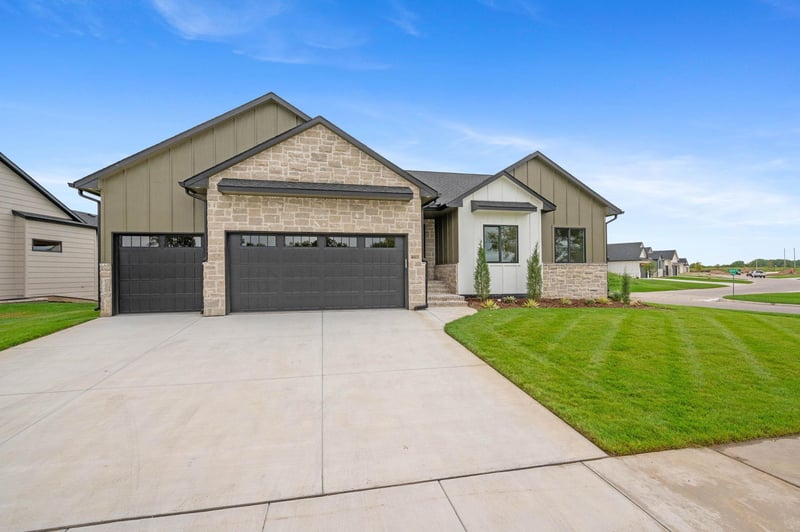 8513 Pebble St, Maize, KS 67101