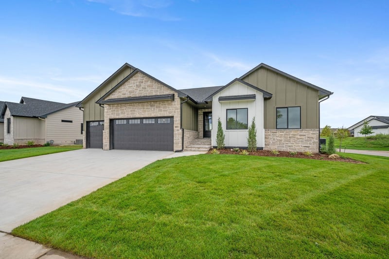 8513 Pebble St, Maize, KS 67101