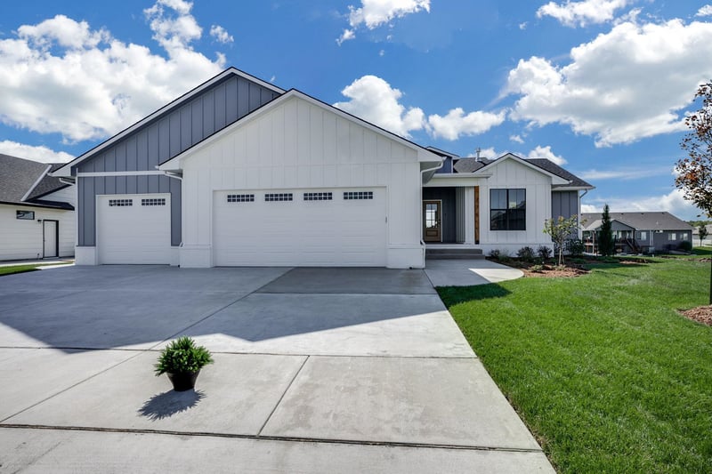 276 S Wellcrest Ct, Wichita, KS 67052