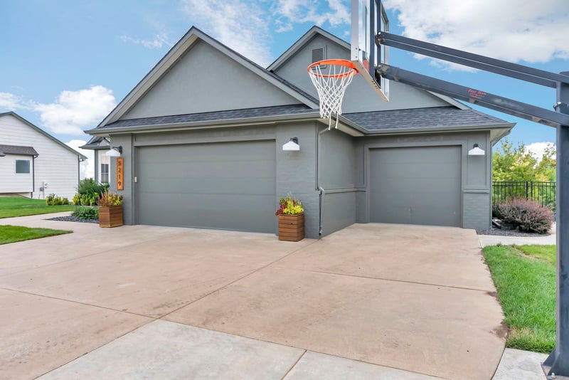5219 N Hampton St, Bel Aire, KS 67226