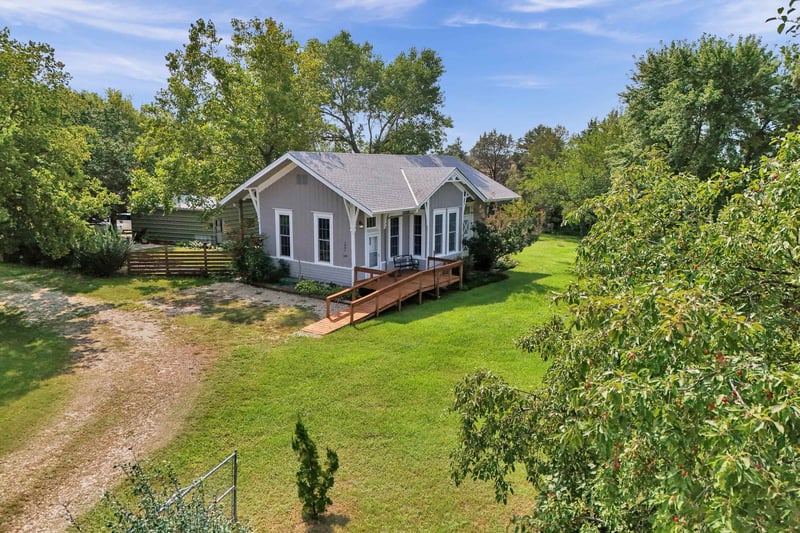 1001 140th, Hillsboro, KS 67063