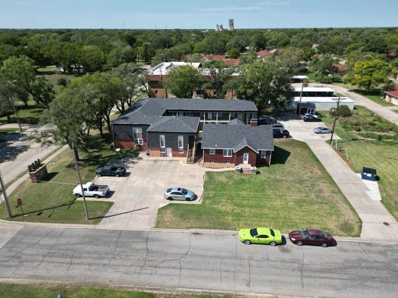 1220 E Broadway, Newton, KS 67114