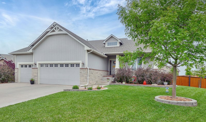 1240 N Countrywalk Ct, Rose Hill, KS 67133