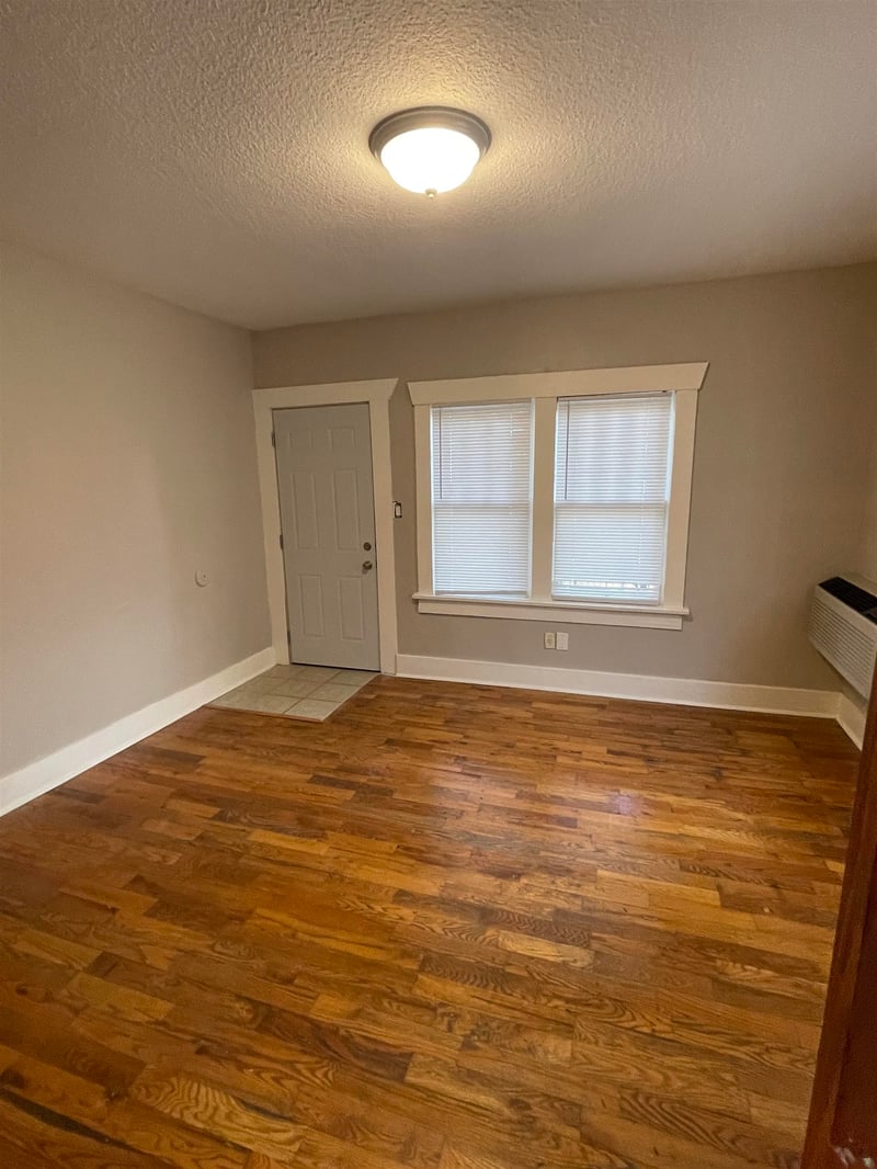 1710 E Victor St, Wichita, KS 67214