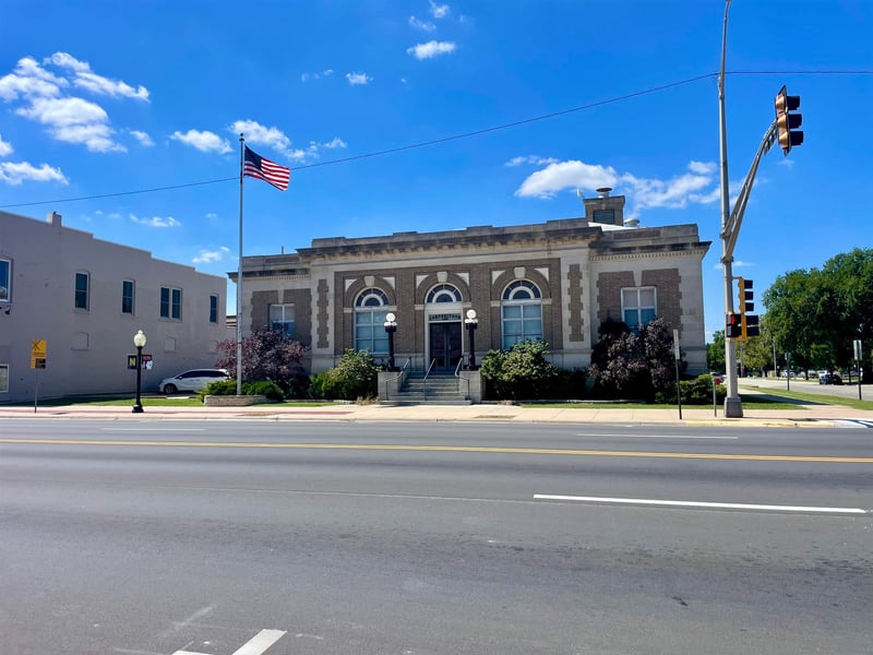 725 Main St, Newton, KS 67114
