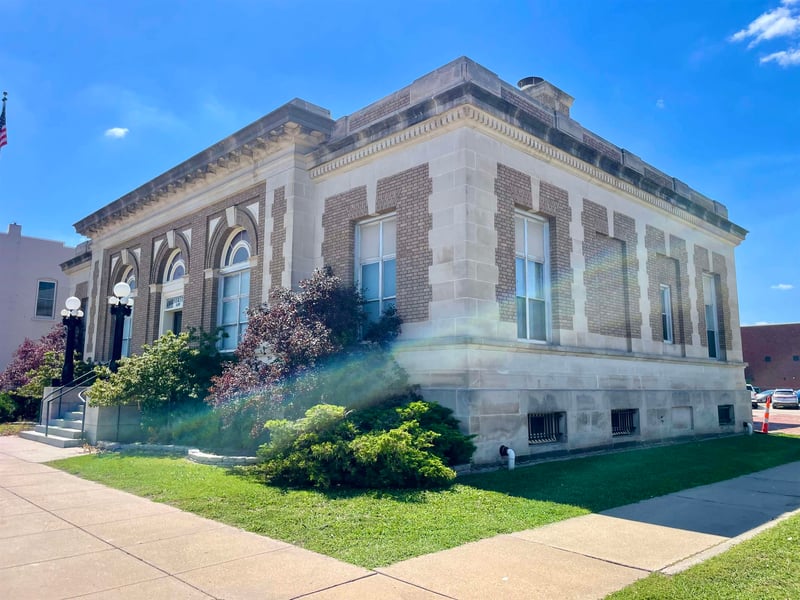 725 Main St, Newton, KS 67114