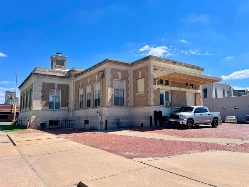 725 Main St, Newton, KS 67114