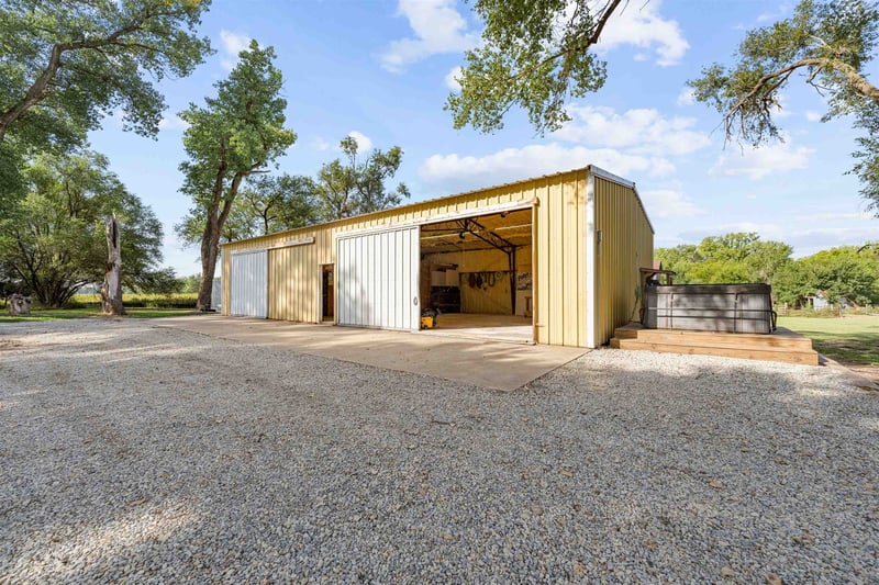 751 N 190th Rd, Bennington, KS 67422