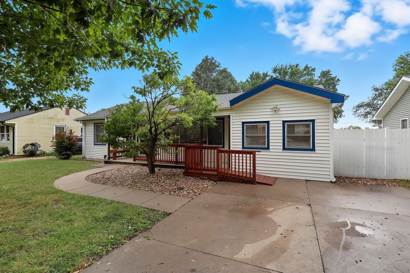 541 N 8th St, Towanda, KS 67144