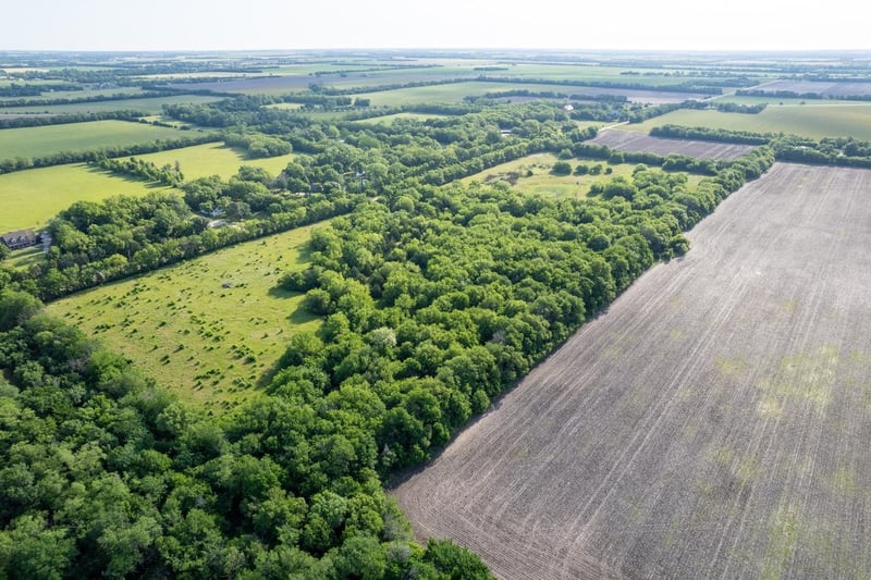 4905 NW 60th St, Halstead, KS 67056