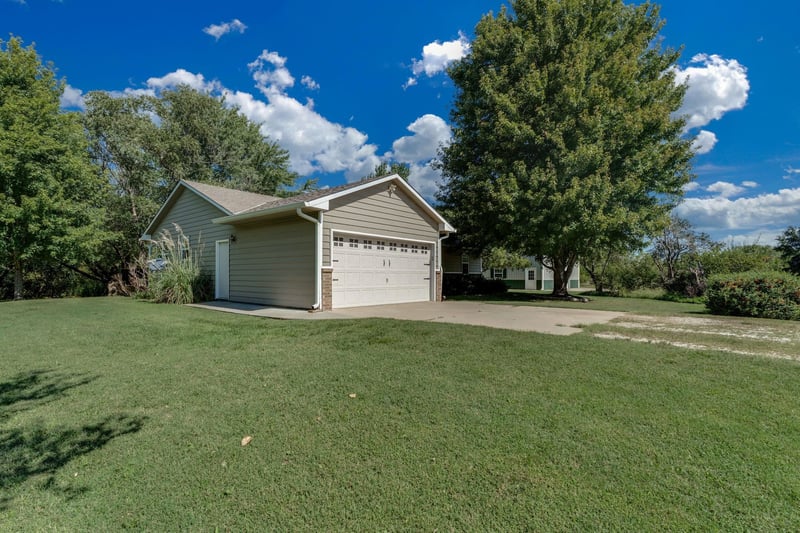 1666 W Larkin Dr, Milton, KS 67106