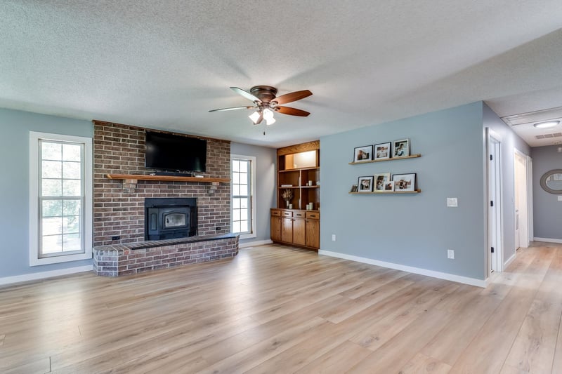 1666 W Larkin Dr, Milton, KS 67106