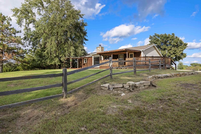 2100 25th Rd, Sterling, KS 67579