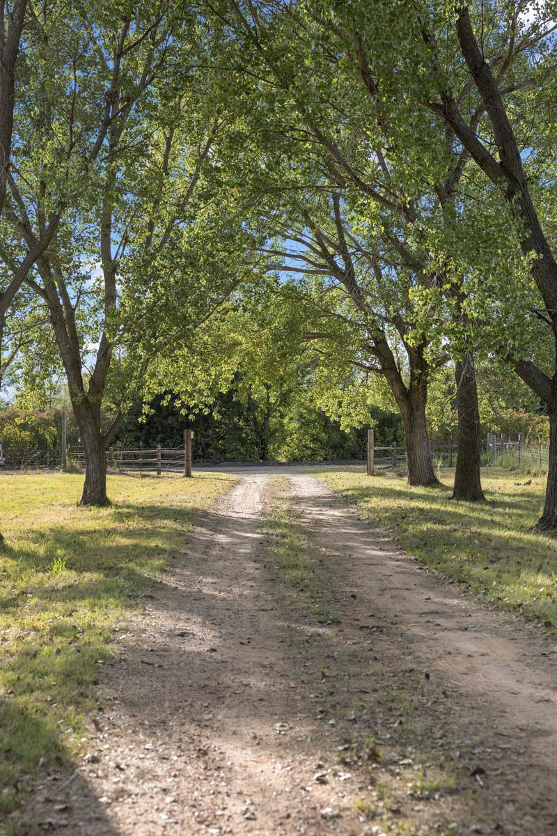 2100 25th Rd, Sterling, KS 67579