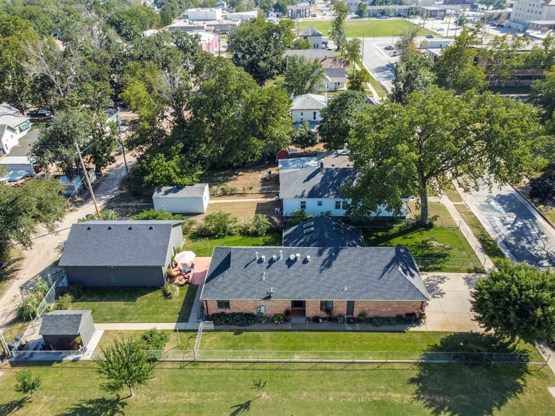 910 Walnut St, Hutchinson, KS 67501