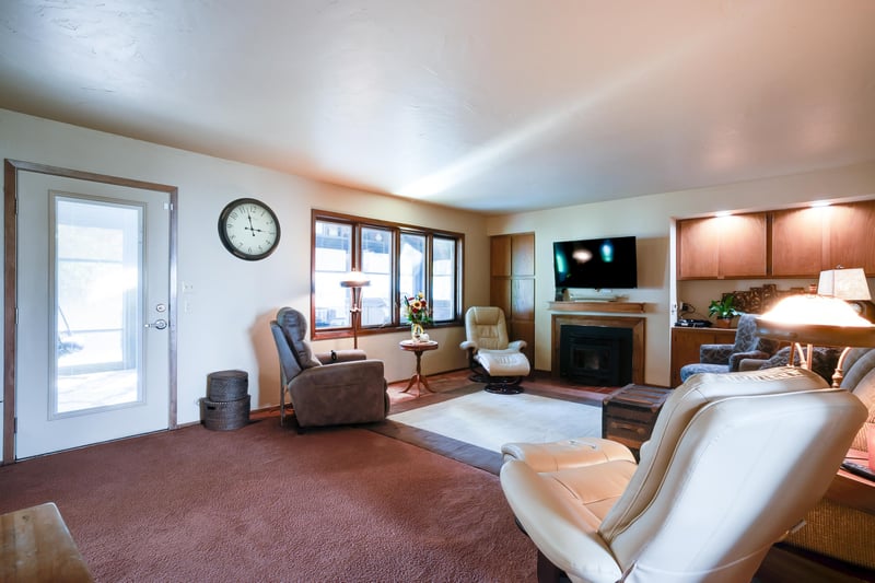 910 Walnut St, Hutchinson, KS 67501