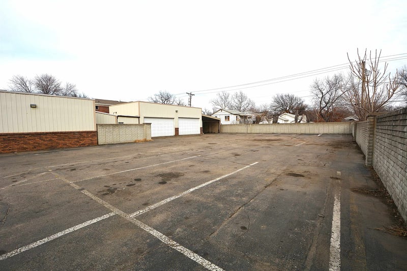 1930 S Broadway Ave, Wichita, KS 67211