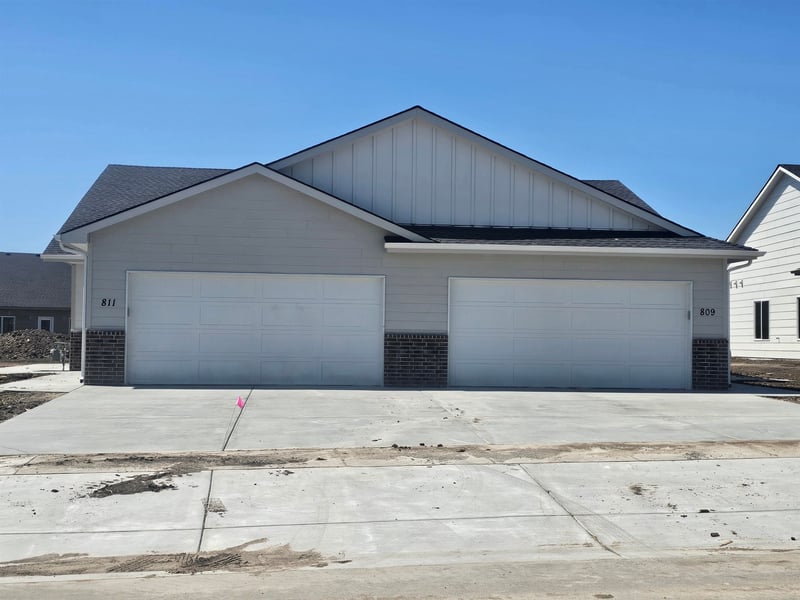 922 Fox Ridge St, Newton, KS 67114