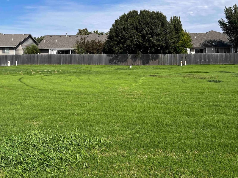 1212 Lazy Creek Ct, Newton, KS 67114