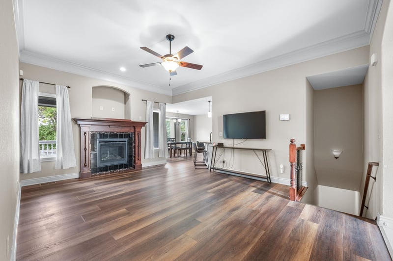 702 E Sprucewood Cir, Park City, KS 67147