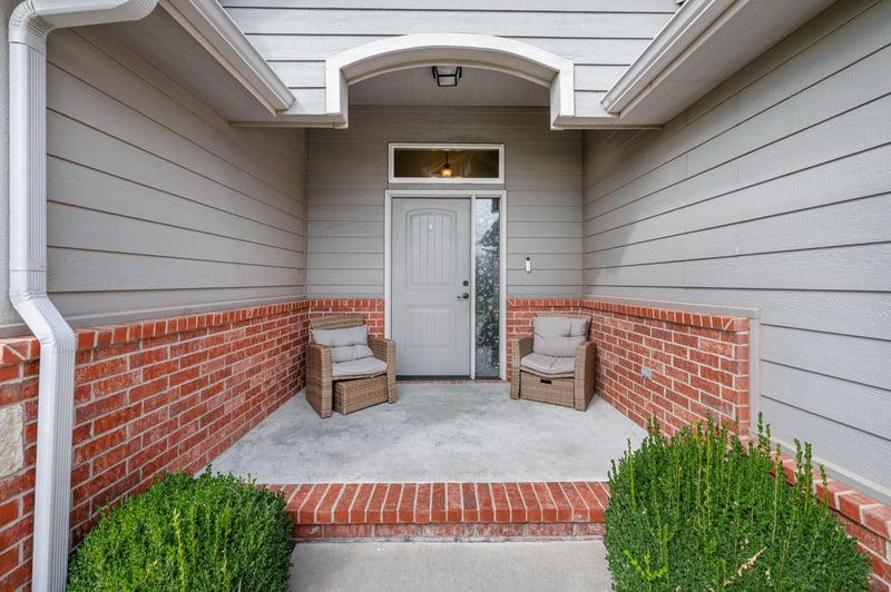 702 E Sprucewood Cir, Park City, KS 67147