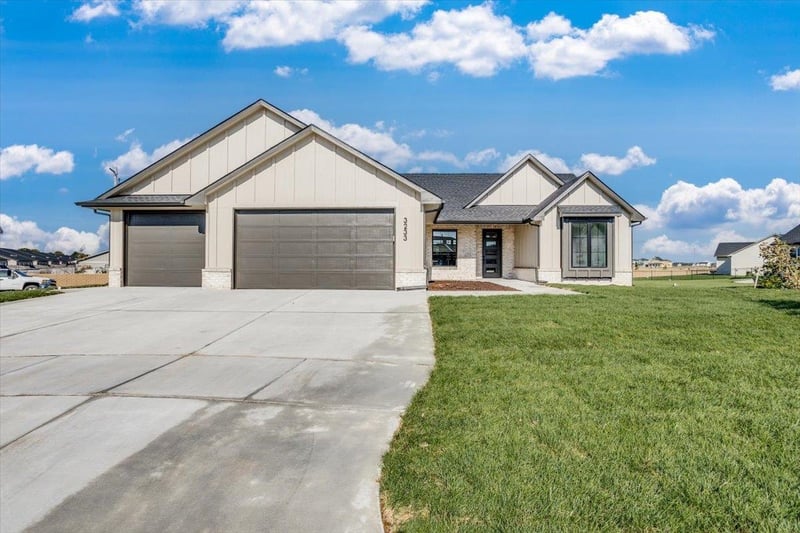3233 Pine Grove Cir, Wichita, KS 67205