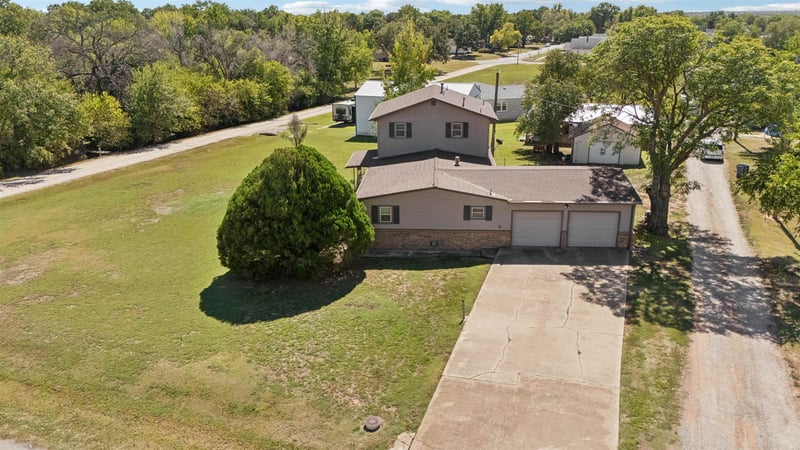 423 St Marys St, Caldwell, KS 67022