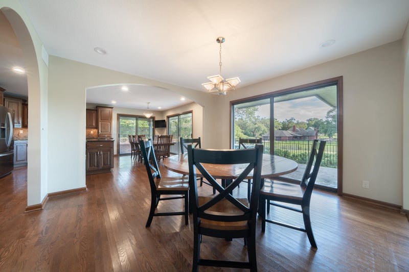 31 W Rolling Hills Ct, Wichita, KS 67212
