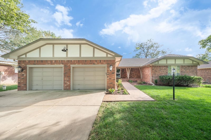 31 W Rolling Hills Ct, Wichita, KS 67212