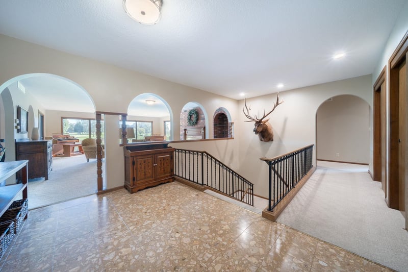 31 W Rolling Hills Ct, Wichita, KS 67212