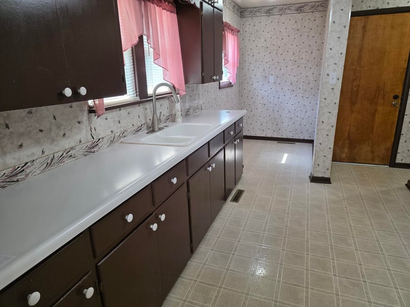1021 3rd St, Arkansas City, KS 67005