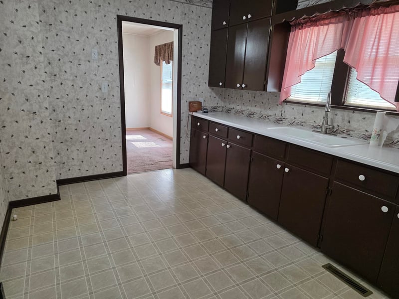 1021 3rd St, Arkansas City, KS 67005