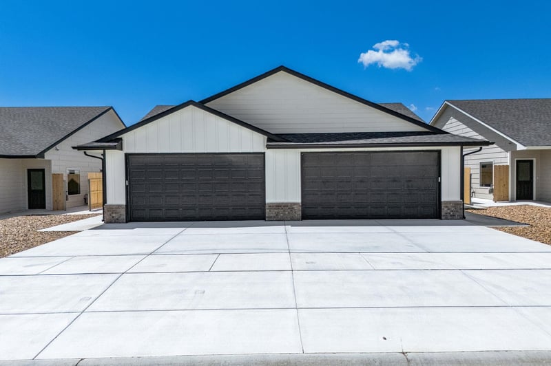 513 E Harper St, Valley Center, KS 67147-8955