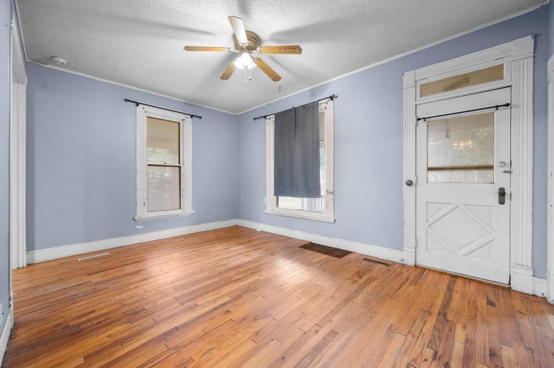 612 N Commercial Ave, Sedgwick, KS 67135