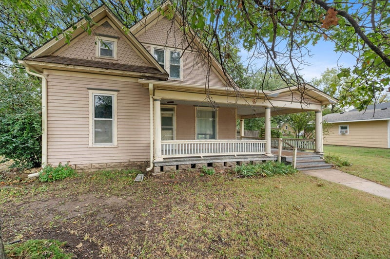 612 N Commercial Ave, Sedgwick, KS 67135