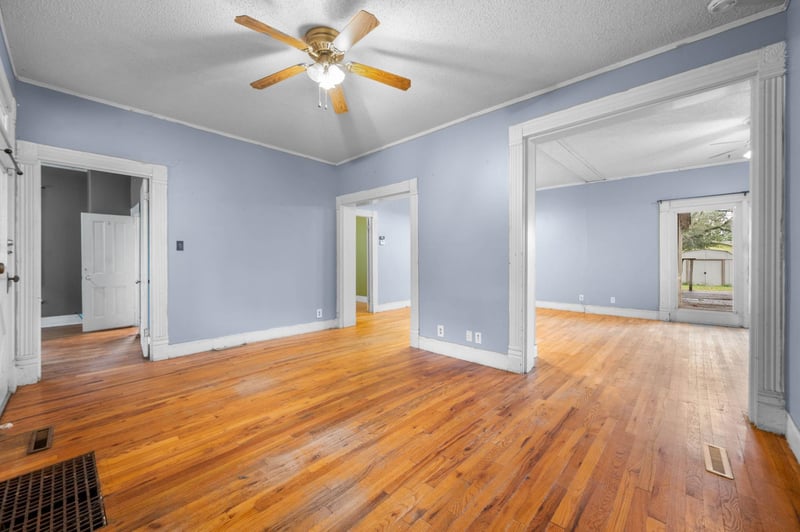 612 N Commercial Ave, Sedgwick, KS 67135