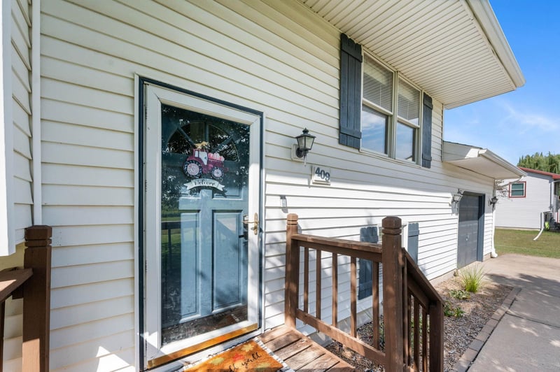 409 S Main St, Benton, KS 67017