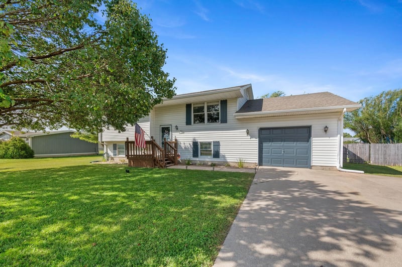 409 S Main St, Benton, KS 67017