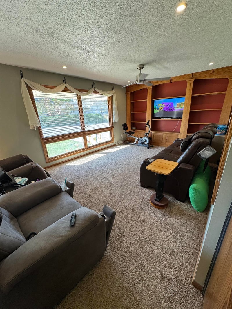 213 E 10th, Ellsworth, KS 67439