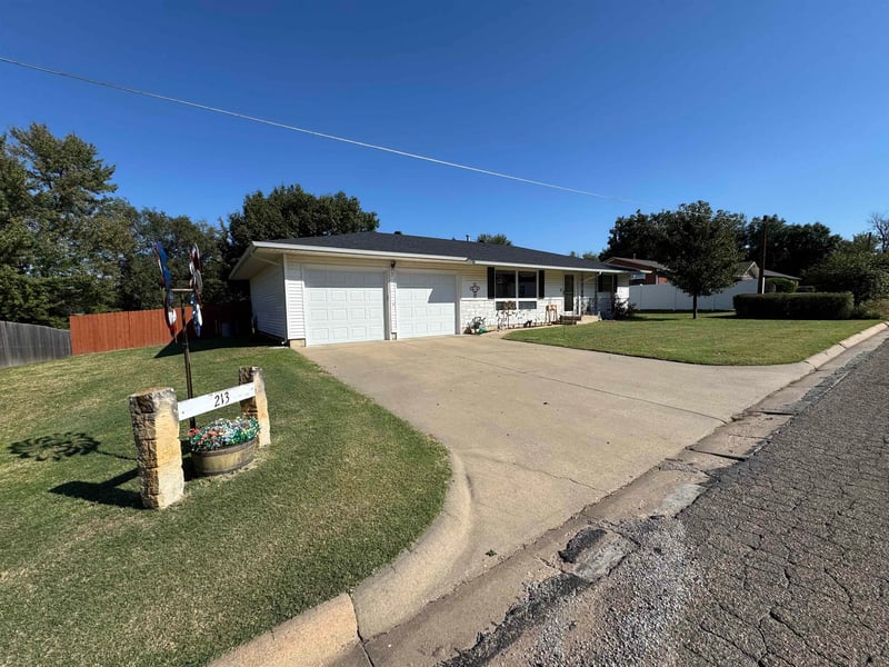 213 E 10th, Ellsworth, KS 67439