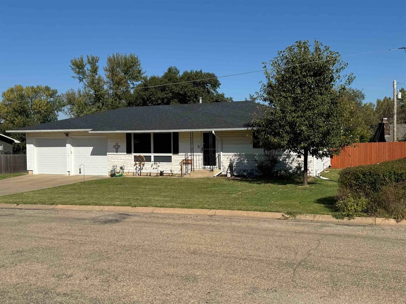 213 E 10th, Ellsworth, KS 67439