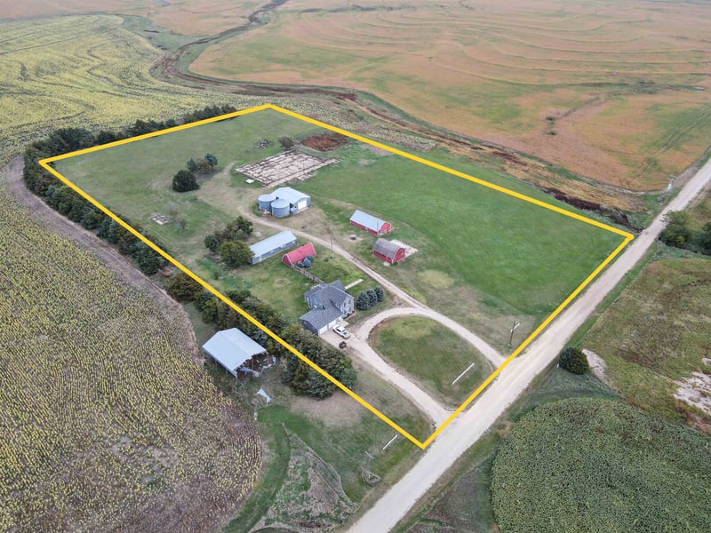 1449 Oxbow Rd, Minneapolis, KS 67467