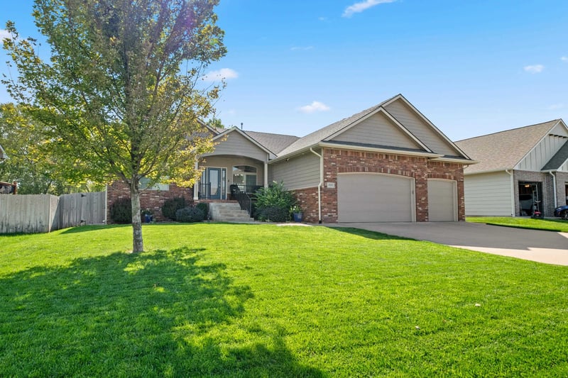 3325 S Bluelake Ct, Wichita, KS 67215