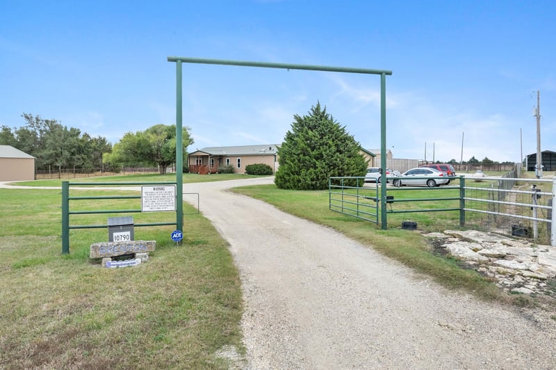 10790 SE Sunflower Rd, Leon, KS 67074
