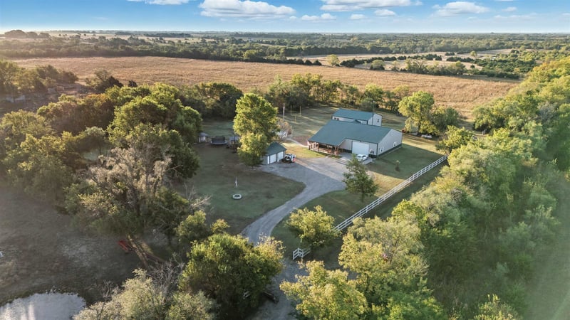 1370 N River Rd, Mulvane, KS 67110